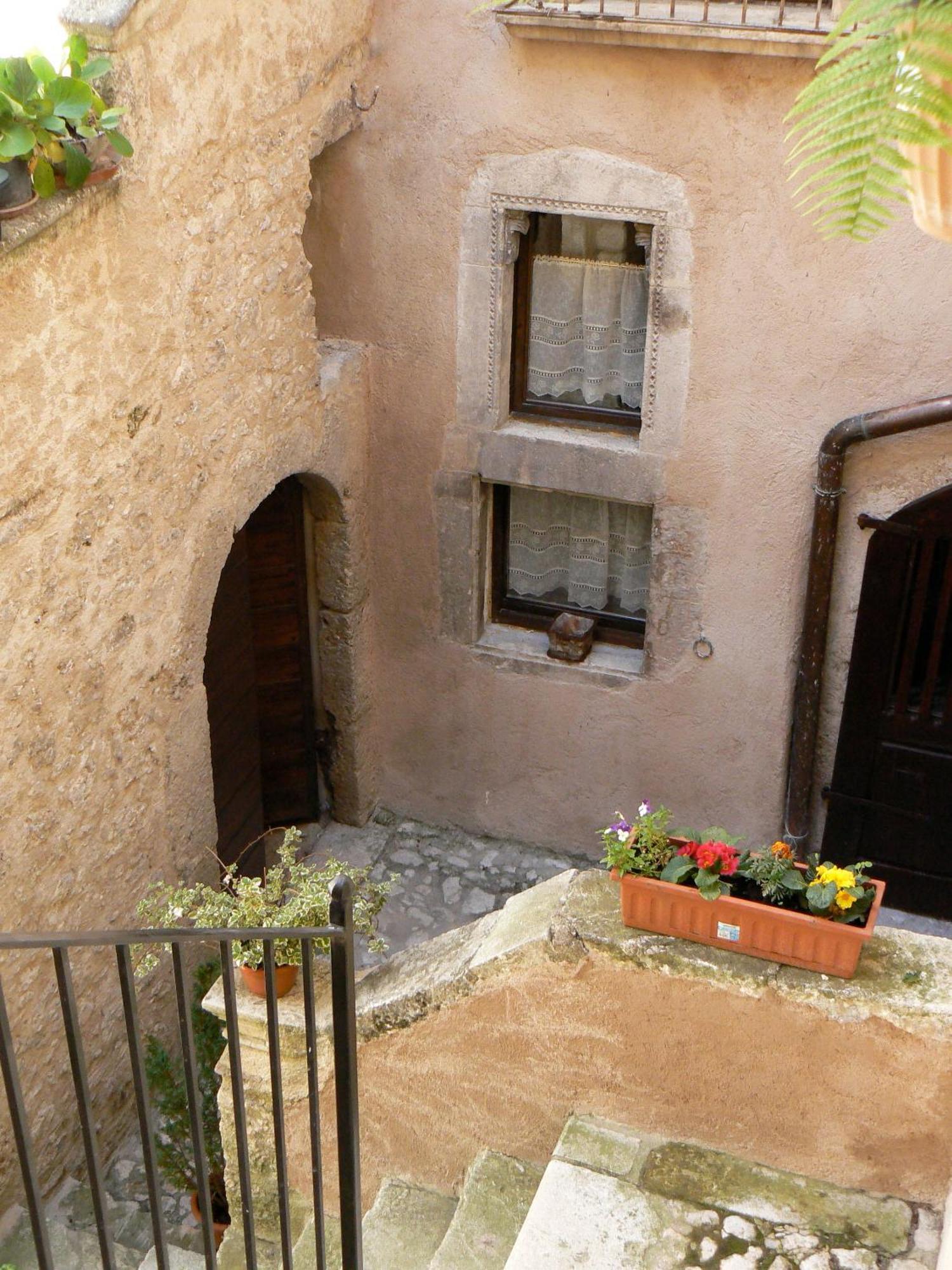 Residence Il Palazzo Santo Stefano Di Sessanio Exterior photo
